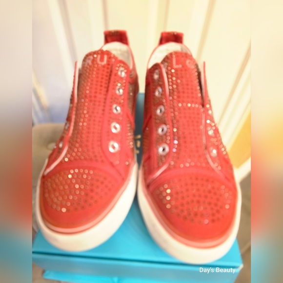True Religion Red Glossy Sneakers with Lattice Design - Picture 2 of 4